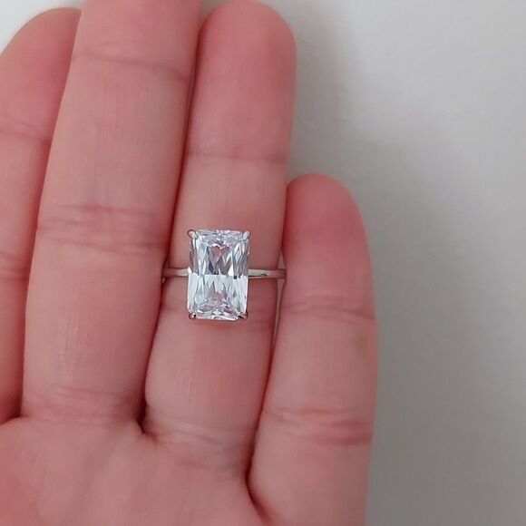 925 Silver Rectangular Cubic Zircon Engagement Ring - Picture 6 of 8